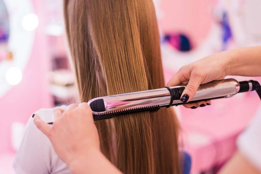 hair straightening happening in unbox salon